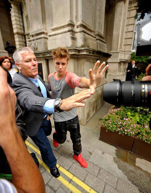 Justin se nechce fotit